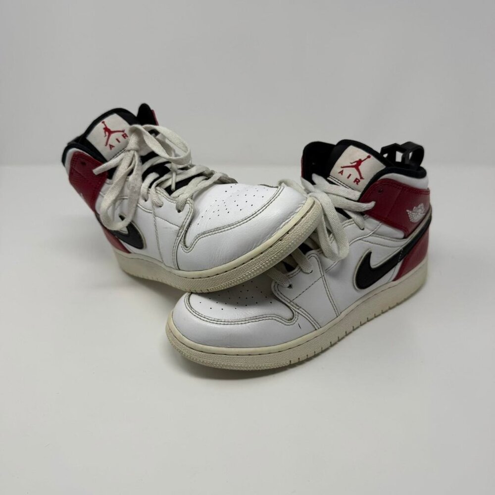 Size 6.5 Youth Nike Air Jordan 1 Mid white Chicago 554725-116 - Picture 1 of 14